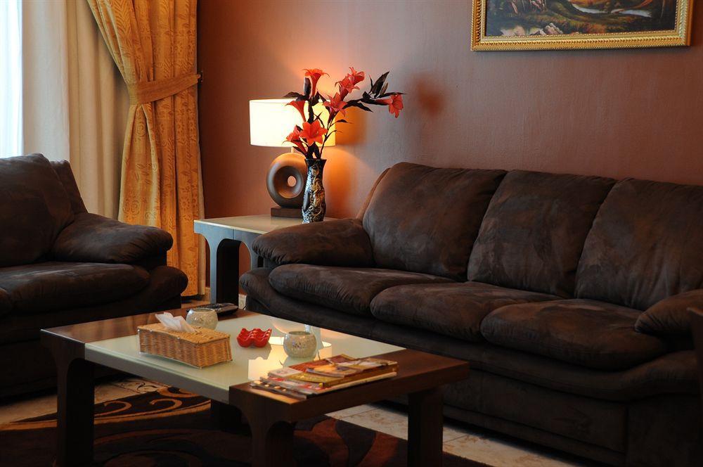 Al Hayat Hotel Suites Шарджа Экстерьер фото