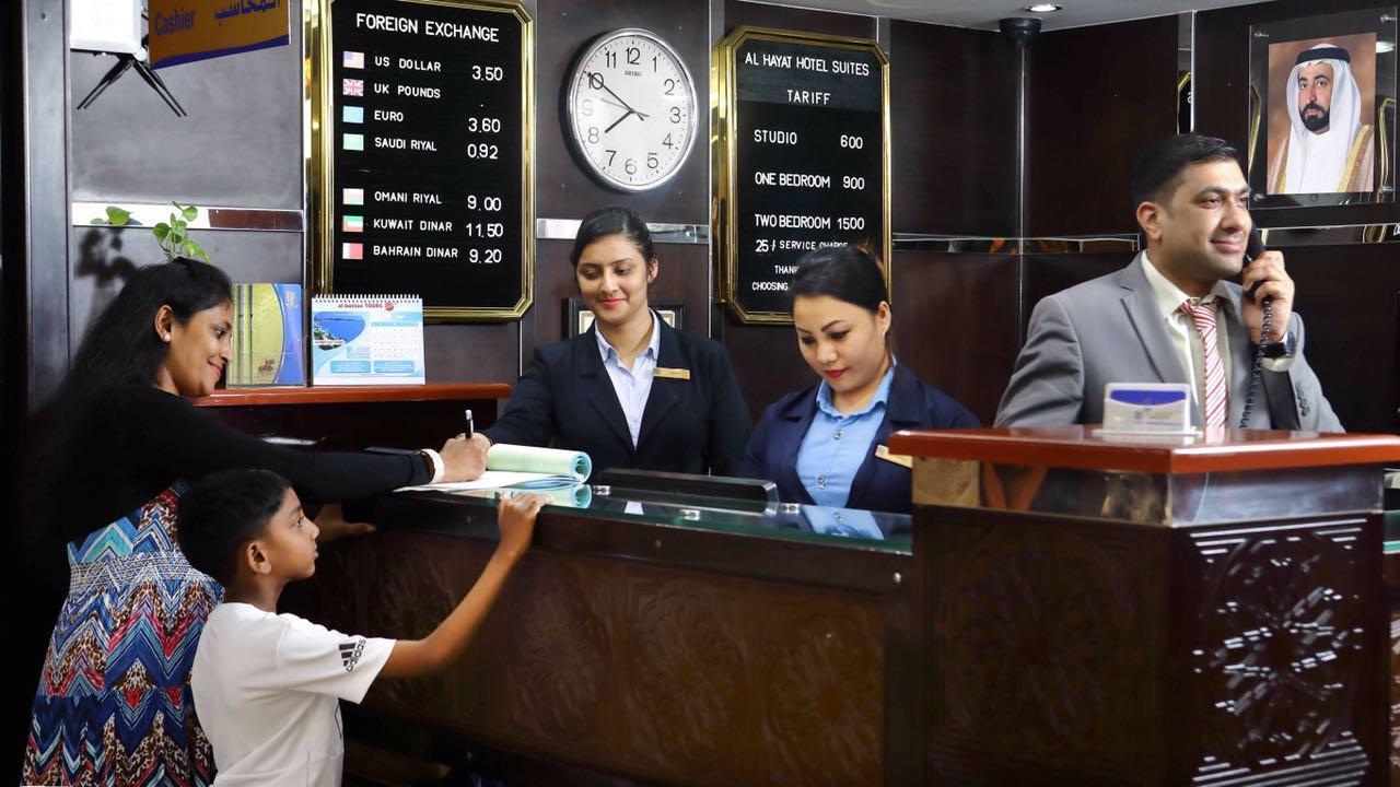 Al Hayat Hotel Suites Шарджа Экстерьер фото